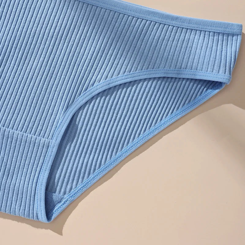 7Pcs Women's Soft & Breathable Cotton Briefs โ Low-Rise, Stylish Solid Colors