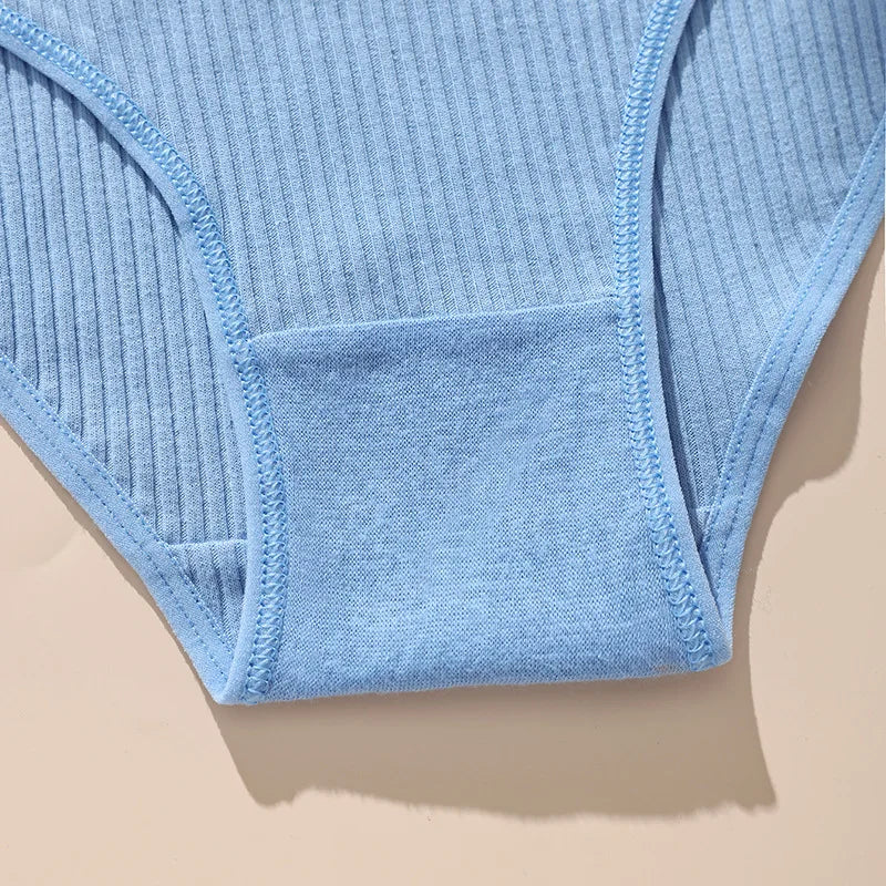 7Pcs Women's Soft & Breathable Cotton Briefs – Low-Rise, Stylish Solid Colors